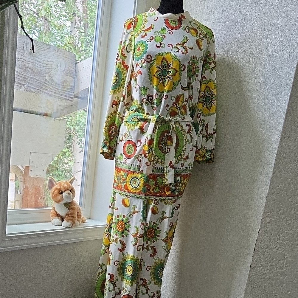 1970s Vintage Top and Pants. Floral Patterned with Belt